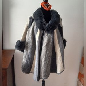 Montrez Knit Cape Shawl Poncho Wrap Sweater Faux Fir Trim L/XL